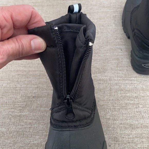 Northside black insulated snow boots. Size 5 ( toddler) - Picture 3 of 7